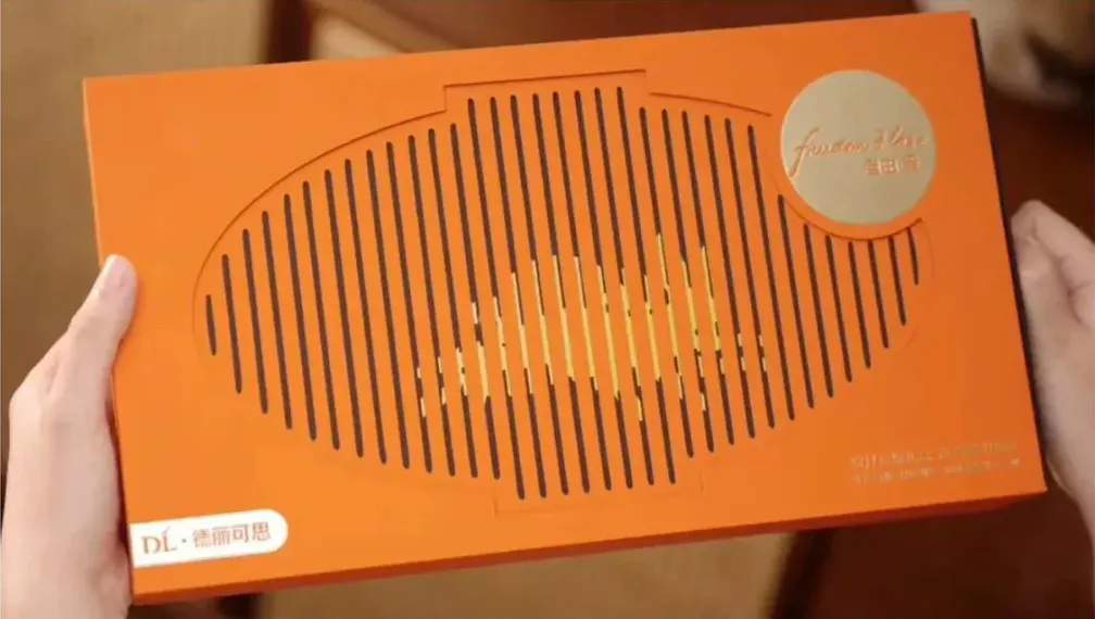 胖東來攜手陳幼堅(jiān)設(shè)計(jì)2025年中秋月餅包裝